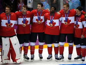 Canada's Sidney Crosby (R), Jeff Carter (2nd from R), P.K. Subban, (3rd from R) , goalie Mike Smith (L), Chris Kunitz (2nd from L) and Drew Doughty
 pose during the medal presentation ceremony after their team defeated Sweden in the men's ice hockey final game at the 2014 Sochi Winter Olympic Games, February 23, 2014.      REUTERS/Jim Young