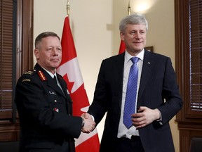 Prime Minister Stephen Harper, right, shakes hands with Lt.-Gen. Jonathan Vance in Ottawa, Ont., on April 27, 2015. (REUTERS/Chris Wattie)