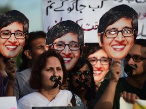 Pakistani civil society activists on April 28, 2015 hold pictures of rights campaigner Sabeen Mahmud during a protest in Islamabad against her killing in a driveby shooting in Karachi. (AFP PHOTO / Farooq NAEEM)
