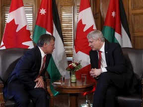 Canada's Prime Minister Stephen Harper (R) speaks with Jordan's King Abdullah during a photo opportunity in Harper's office on Parliament Hill in Ottawa April 29, 2015. REUTERS/Chris Wattie