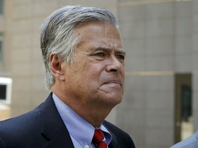 New York State Senator Dean Skelos arrives at the Jacob Javits Federal Building in New York May 4, 2015. Federal authorities last week charged Skelos and his son, Adam, with extortion and soliciting bribes. REUTERS/Eduardo Munoz