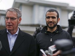 Lawyer Dennis Edney (L), client Omar Khadr and Patricia Edney meet the media outside their house where Khadr will stay after being released on bail in Edmonton, Alberta, May 7, 2015.  REUTERS/Todd Korol