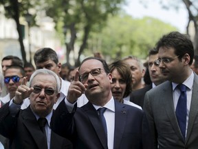 French President Francois Hollande (C) walks near Havana City historian Eusebio Leal in Havana May 11, 2015. Hollande urged an end to the U.S. trade embargo of Cuba and envisioned a larger French role in Cuba's engagement with the West during the first visit by a French head of state to Cuba. REUTERS/Stringer