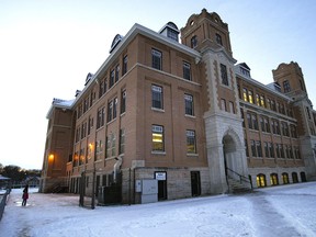 Earl Grey School will have full-day kindergarten classes starting this fall. (FILE PHOTO)