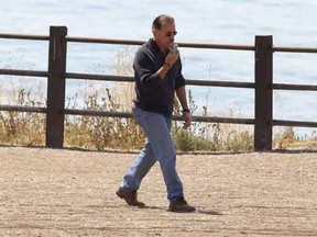 Judge George Lomeli takes notes as he walks with jurors during a site visit May 7, 2015  to the  Abalone Cove and Portuguese Bend areas in Rancho Palos Verdes  in the trial of Cameron Brown, who is charged with murdering his 4-year-old daughter, who plunged to her death from a 120-foot cliff in Rancho Palos Verdes.  AFP PHOTO / Pool / AL SEIB