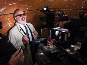 Actor Randy Quaid jokes with media while riding in elevator up to Immigration Court prior to a hearing in Vancouver, British Columbia October 28, 2010. REUTERS/Andy Clark