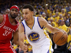 Stephen Curry #30 of the Golden State Warriors drives against Corey Brewer #33 of the Houston Rockets in the fourth quarter during Game One of the Western Conference Finals of the 2015 NBA Playoffs at ORACLE Arena on May 19, 2015 in Oakland, California. (Ezra Shaw/Getty Images/AFP)