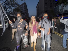Demonstrators participate in an anti-capitalist May Day protest in Oakland, California, May 1, 2015. More than 400 protesters marched through the city leaving more than 100 smashed windows, graffiti scarred buildings and one car set on fire, a witness said. REUTERS/Noah Berger