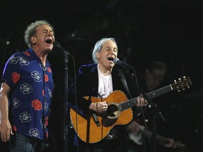 Paul Simon (R) performs with Art Garfunkel during one of two 25th Anniversary Rock & Roll Hall of Fame concerts in New York October 29, 2009.  REUTERS/Lucas Jackson