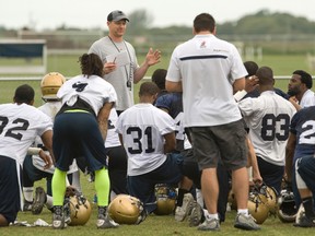 Winnipeg Blue Bombers head coach Mike O'Shea talks to players after a football workout at the team's CFL mini-camp April 21, 2015 in Bradenton, Fla. (Steven Nesius/Postmedia Network)