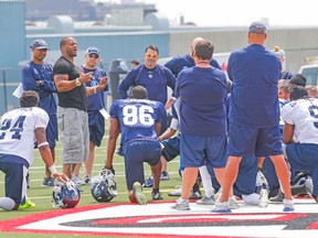 Robert McCune (left), star linebacker of the 2012 Grey Cup-champion Argonauts, talks to the Double Blue rookies on Friday at training camp. (DAVE THOMAS, Toronto Sun)
