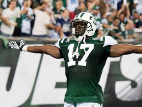 New York Jets wide receiver Plaxico Burress (17) celebrates after he caught a touchdown pass against the Dallas Cowboys in East Rutherford, N.J., September 11, 2011. (REUTERS/Ray Stubblebine)