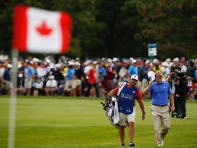 American Brandt Snedeker and his caddy Scott Vail approach the 18th green during the 2013 Canadian Open at Glen Abbey, which he won. Golf Canada CEO Scott Simmons says discussions are taking place regarding the possibility of re-establishing a “semi-permanent or permanent” site for Canada’s lone PGA Tour stop. (REUTERS/PHOTO)