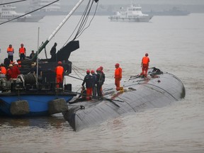 Rescue workers work on a sunken ship in the Jianli section of Yangtze River, Hubei province, China, June 2, 2015. Rescuers fought bad weather on Tuesday as they searched for more than 400 people, many of them elderly Chinese tourists, missing after a ship capsized on the Yangtze River in what was likely China's worst shipping disaster in almost 70 years. REUTERS/Kim Kyung-Hoon