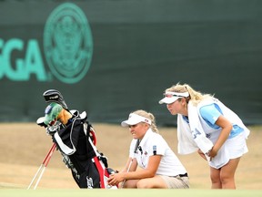 Older sister Brittany (right) helps Brooke Henderson line up a putt at the U.S. Women’s Open last year. The two will be teeing it up at the Manulife LPGA Classic in Cambridge, Ont., this week.