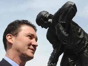 Pittsburgh Penguins legend Mario Lemieux speaks to the media and crowd after a  statue honouring his career was unveiled at CONSOL Energy Center in Pittsburgh March 7, 2012. (REUTERS/David DeNoma)