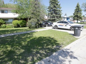 Police raided a home in Charleswood on Thursday morning. (CHRIS PROCAYLO/WINNIPEG SUN PHOTO)