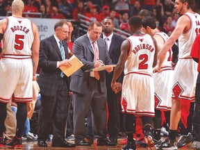 Warriors assistant coach Ron Adams (left), seen here with the Bulls, has helped Stephen Curry become better defensively. (SUN FILES)