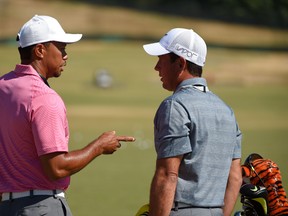 Tiger Woods (left) talks to swing coach Chris Como at Chambers Bay yesterday. Woods hasn’t won a major since 2008. (USA Today Sports)