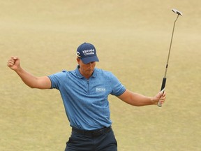 Henrik Stenson of Sweden reacts on the 18th green during the first round of the 115th U.S. Open Championship at Chambers Bay on June 18, 2015 in University Place, Washington. (Andrew Redington/Getty Images/AFP)