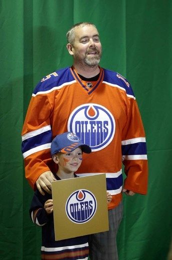 Edmonton Oilers fan jersey