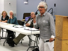 BRUCE BELL/THE INTELLIGENCER
Hospice Prince Edward advocate Eleanor Lindsay MacDonald makes a motion to restore public membership to the organization at a meeting held Monday evening at the Prince Edward Community Centre. Volunteers called the meeting after executive director Nancy Parks resigned a month ago.