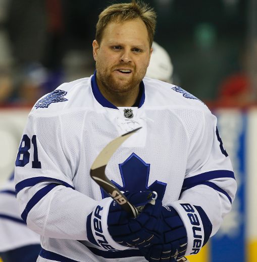 Stanley Cup Playoffs have started so here's Phil Kessel eating hot