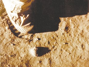 In this photo from NASA, Apollo 11 commander Neil Armstrong?s right foot leaves a print in the lunar soil on July 20, 1969, as he and Edwin (Buzz) Aldrin became the first people to set foot on the moon. (AFP photo/NASA )