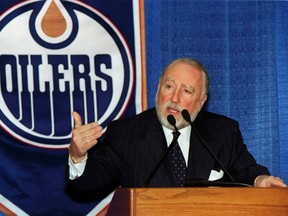 Then-Edmonton Oilers owner Peter Pocklington talks to the media during a press conference in 1997. (Postmedia Network file photo)