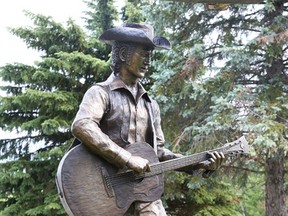 The life sized bronze sculpture of Stompin Tom Connors is on display at the Northern Lights Festival Boreal. Gino Donato/Sudbury Star