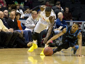 London Lightning's Tony Bennett (left) and Halifax Rainmen's Jujuan Cooley (right) chase down a loose ball during NBL Canada action in London, Ont. on Dec. 19, 2013. (Craig Glover/Postmedia Network/Files)