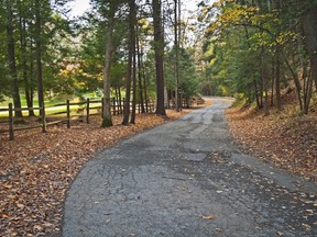 Poconos winding road. (Fotolia)