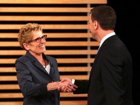 Ontario Premier and Ontario Liberal leader Kathleen Wynne (L) and Ontario Progressive Conservative leader Tim Hudak shake hands after the Ontario provincial leaders debate in Toronto, June 3, 2014. (REUTERS/Mark Blinch)