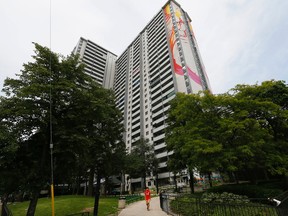 A Toronto Community Housing building at 200 Wellesley St. E. (Stan Behal/Toronto Sun)