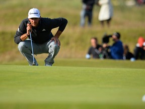 US golfer Dustin Johnson lines up his putt on the 17th green on Day 3 of the British Open on The Old Course at St Andrews in Scotland, on July 18, 2015. (AFP PHOTO/GLYN KIRK)