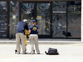 FBI agents continue their investigation at the Armed Forces Career Center in Chattanooga, Tennessee July 17, 2015. (REUTERS/Tami Chappell)