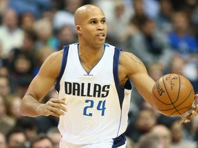 Richard Jefferson of the Dallas Mavericks dribbles the ball against the Detroit Pistons at American Airlines Center on January 7, 2015 in Dallas, Texas. (Ronald Martinez/Getty Images/AFP)