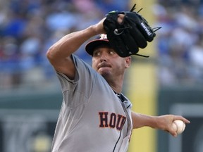 The short left-field porch in Houston could result in new Astros lefty Scott Kazmir's ERA rising somewhat. (AFP photo)