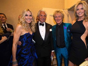 Recording artist Rod Stewart (2nd R) and his wife Penny Lancaster (R) pose with actors George Hamilton and Alana Stewart at the 2014 Carousel of Hope Ball at the Beverly Hilton Hotel in Beverly Hills, Calif., Oct. 11, 2014.   REUTERS/Mario Anzuoni
