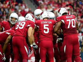 Quarterback Drew Stanton (5) of the Arizona Cardinals talks to his team in the huddle during the first half of a game against the Kansas City Chiefs at University of Phoenix Stadium on December 7, 2014. (Jennifer Stewart/Getty Images/AFP)