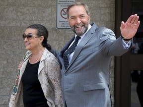 New Democratic Party leader Thomas Mulcair waves as people cheer him on as he leaves a news conference with his wife Catherine in Gatineau, Que., on Aug. 2, 2015. (REUTERS/Christinne Muschi)