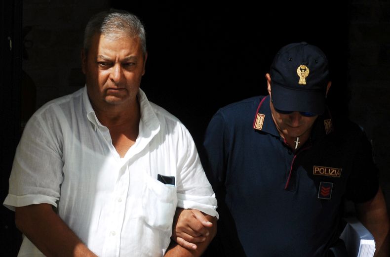 Hunt of fugitive Sicilian Mafia boss finds how secret messages