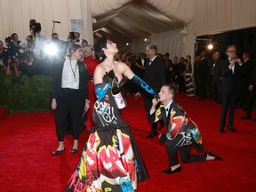 U.S. singer Katy Perry and designer Jeremy Scott  arrive for the Metropolitan Museum of Art Costume Institute Gala 2015 celebrating the opening of "China: Through the Looking Glass," in Manhattan, New York May 4, 2015.   REUTERS/Andrew Kelly