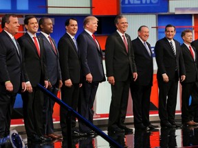 Republican 2016 presidential candidates (L-R) New Jersey Governor Chris Christie, U.S. Senator Marco Rubio, Dr. Ben Carson, Wisconsin Governor Scott Walker, businessman Donald Trump, former Florida Governor Jeb Bush, former Arkansas Governor Mike Huckabee, U.S. Senator Ted Cruz, U.S. Senator Rand Paul and Ohio Governor John Kasich pose at the start of the first official Republican presidential candidates debate of the 2016 U.S. presidential campaign in Cleveland, Ohio, August 6, 2015. REUTERS/Brian Snyder