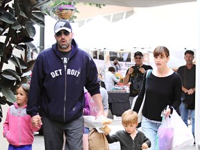 Ben Affleck and Jennifer Garner take their children Seraphina and Samuel to the farmers market in Los Angeles in this June 14, 2015 file photo. (WENN.COM)