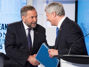 Canada's NDP leader Thomas Mulcair (L) shakes hands with Conservative leader Prime Minister Stephen Harper after the Maclean's National Leaders debate in Toronto, August 6, 2015. Canadians go to the polls in a national election on October 19, 2015.    REUTERS/Frank Gunn/Pool