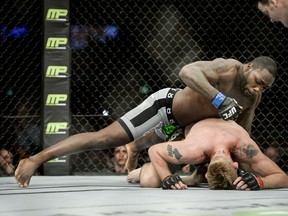 Anthony ‘Rumble’ Johnson (top) fights Alexander ‘The Mauler’ Gustafsson in their UFC light heavyweight bout at Tele2 Arena in Stockholm, Sweden, on January 24, 2015. (AFP PHOTO)