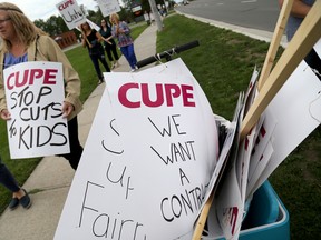 Workers from Highland Shores Children's Aid take part in an information picket, 
on Tuesday August 25, 2015 in Belleville, Ont. 
The rallies were held as representatives from the Canadian Union of Public Employees (CUPE) and Highland Shores Children�s Aid meet to negotiate a new collective agreement.

Emily Mountney-Lessard/Belleville Intelligencer/Postmedia Network