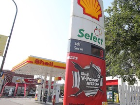The Shell station at Roslyn and Osborne in Winnipeg, Man. has a "0" price after the station ran out of gas Wednesday August 26, 2015.
Brian Donogh/Winnipeg Sun/Postmedia Network