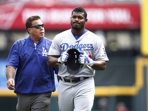 Yasiel Puig of the Los Angeles Dodgers leaves the field after suffering an injury in the ninth inning against the Cincinnati Reds at Great American Ball Park on August 27, 2015 in Cincinnati. (Joe Robbins/Getty Images/AFP)